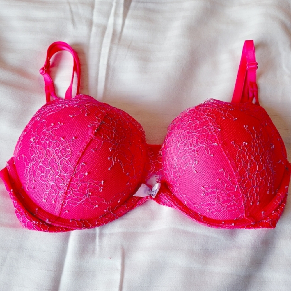 HOT PINK LACE VICTORIA SECRET BOMBSHELL PUSH UP BRA 32C